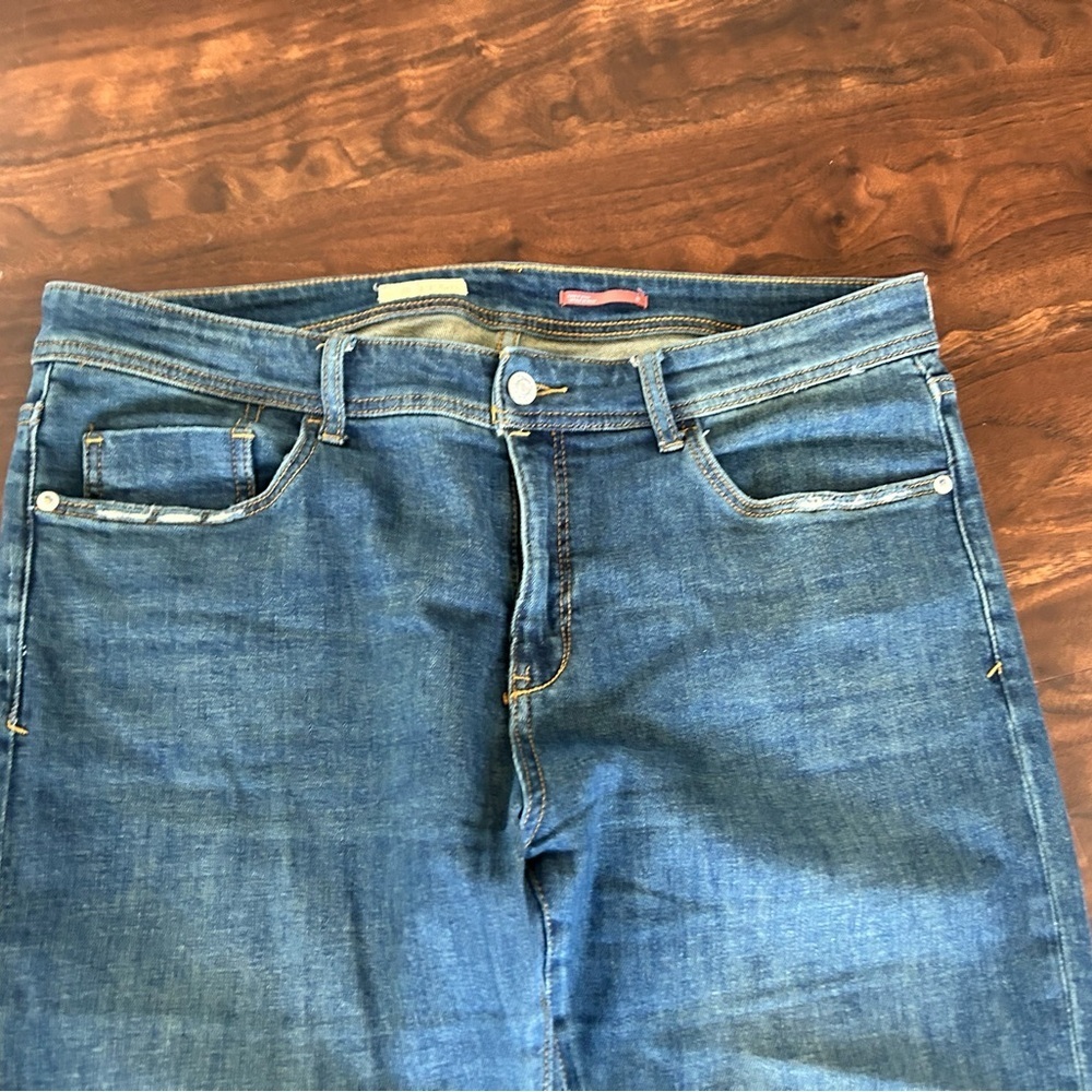 Anthropologie Pilcro The Slim Boyfriend Jeans Light Factory Distressed 
Size 31 - Picture 4 of 12